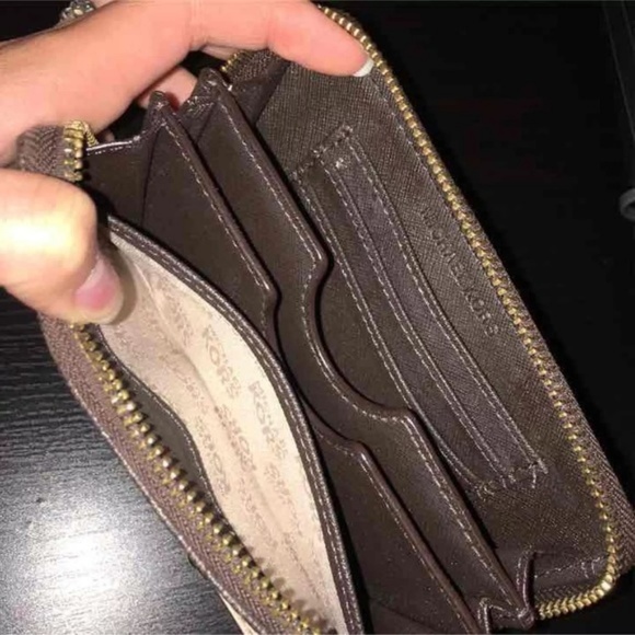 Michael Kors Jet Set Smartphone Wristlet - Picture 2 of 3